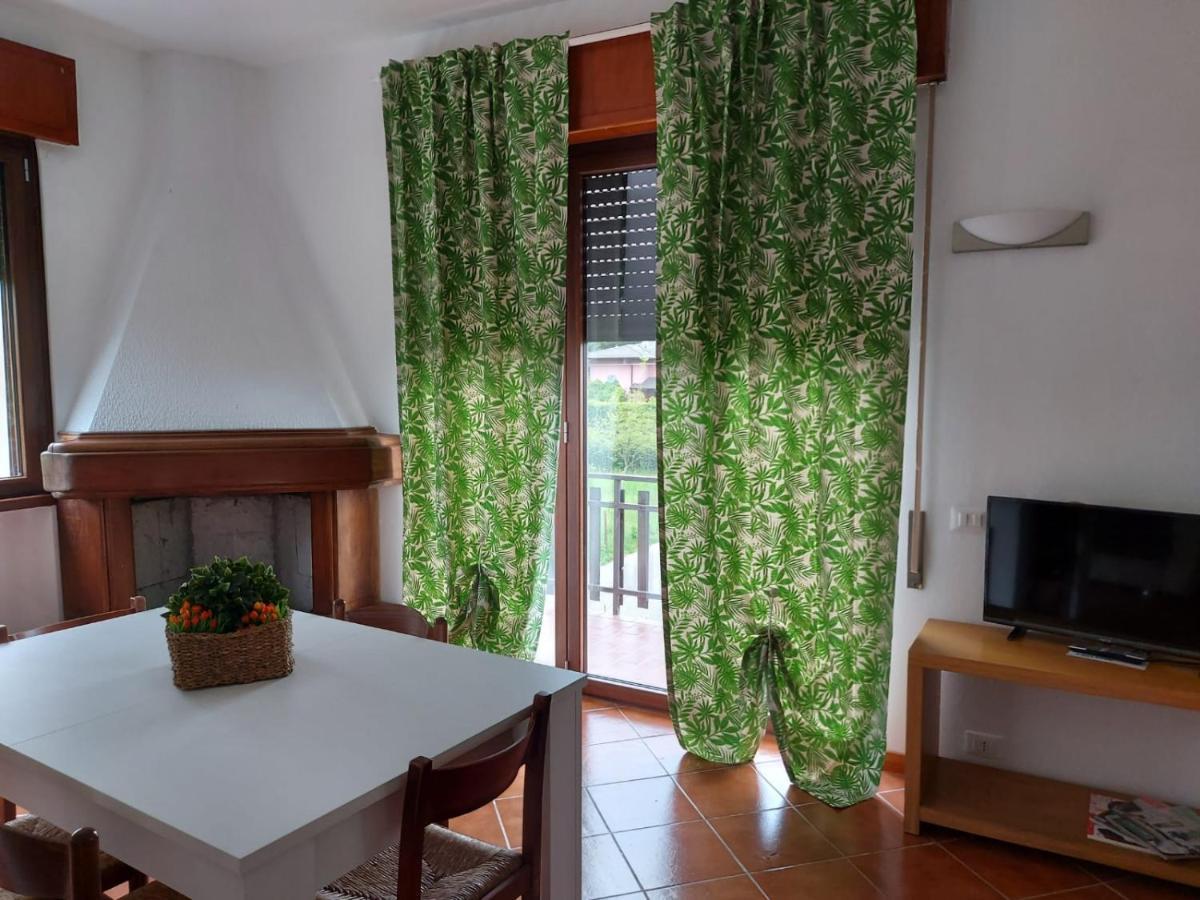 Bnbook Casa Dei Peschi - Lago Di Monate Cadrezzate Buitenkant foto